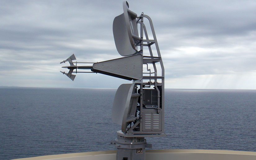 medium-shot-people-talking-office1